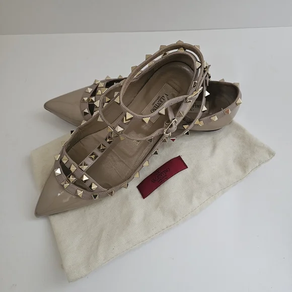 Valentino Garavani EU37 Rockstud Flats / Nude Patent Leather / Great Condition